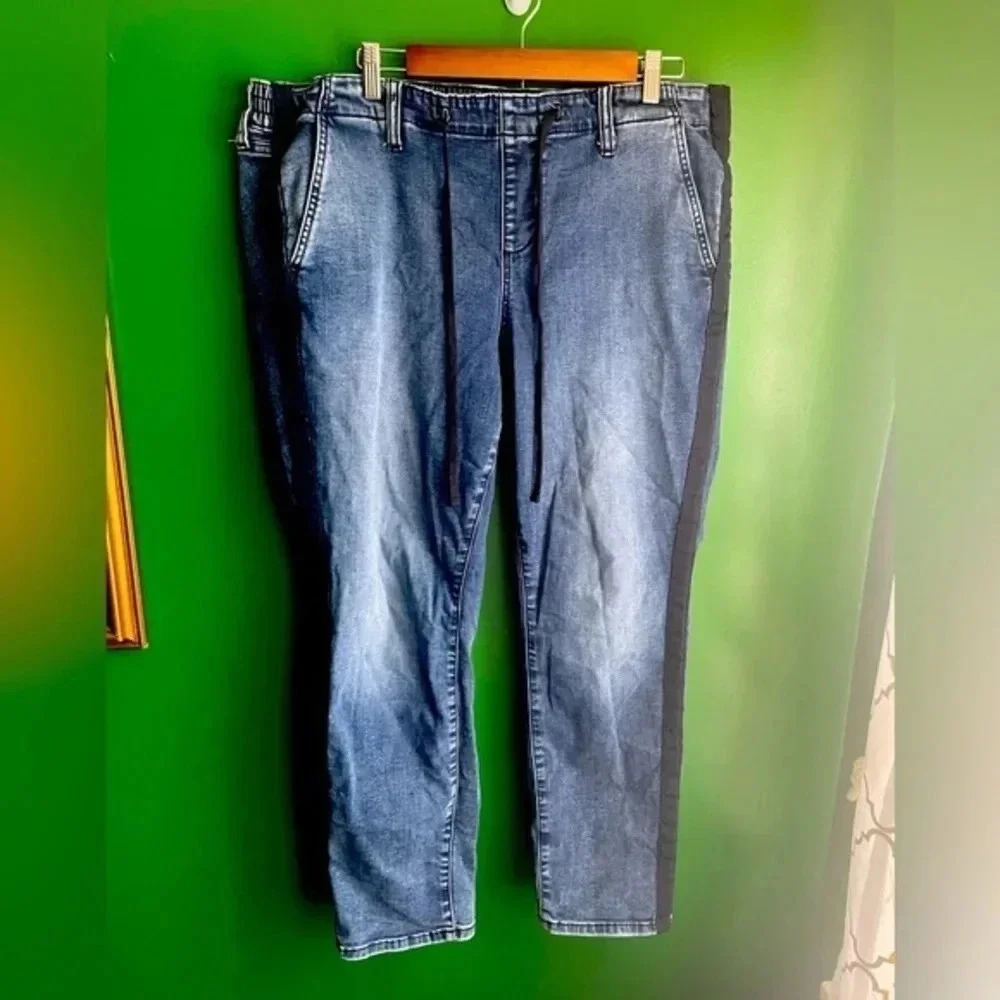 CLEARANCE! Torrid Size 2 Straight Cut Jeans Elastic‎ Waist Super Comfy! EUC